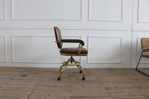 Sedia da Ufficio Girevole Vintage in Vera Pelle con Base a Ruote Verniciata Oro, Stile Mid-Century in Legno Massello Antico - Product Image 3