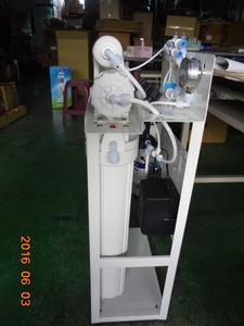 Filtre à eau électrique en plastique à osmose inverse 5 étapes 400G de fabrication taïwanaise avec boîtier de 20 pouces pour hôtels, foyers et usage extérieur - Product Image 6