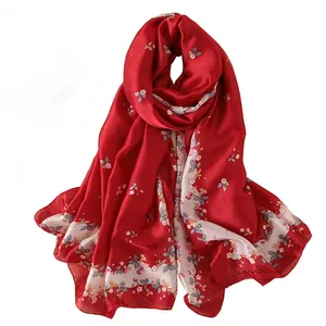 En gros 2018 Offre Spéciale cadeau de noël écharpe en soie de luxe de haute qualité petite fraise impression longue tache hijab en mousseline de soie