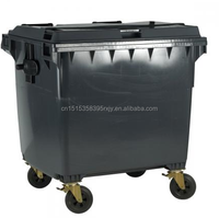 Poubelle à roulettes verte de 660 litres