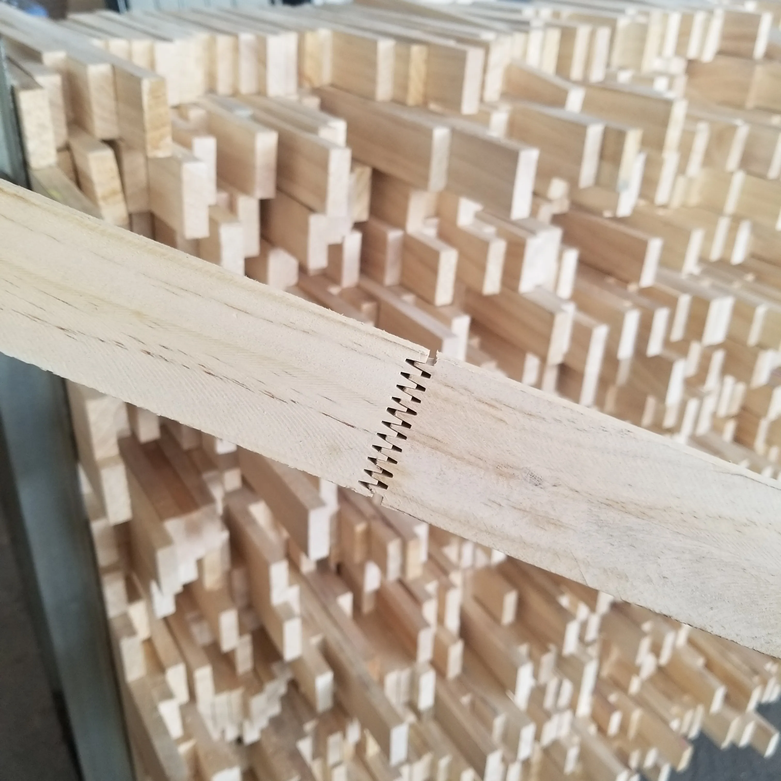 1220*2440*18mm Radiata Pine finger joint wood board