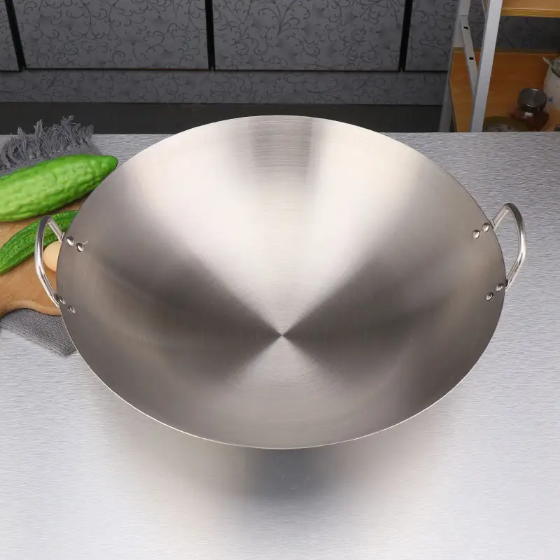 Vendita calda Wok Pan uso per fornello a Gas e induzione Wok in acciaio inossidabile con due maniglie Wok in metallo per cucina