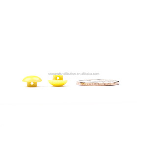 Lujo pequeño tamaño amarillo teñido corozo shank botones - Product Image 2