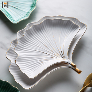 Plato de porcelana con forma de hoja de cerámica, regalo de boda, decoración del hogar, soporte de joyería, plato de postre con decoración dorada