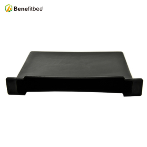 Alimentador de Abejas de Plástico Mini de 0.5L - Product Image 5