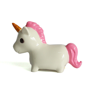 Figurine de licorne miniature en forme de cheval animal de dessin animé magique occidental statue d'animal en résine personnalisée ormanent - Product Image 3
