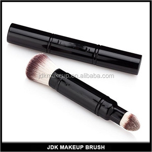 <span class=keywords><strong>Pinceau</strong></span> de maquillage Kabuki rétractable double embout de qualité supérieure avec capuchon, poils synthétiques vegan et sans cruauté <span class=keywords><strong>pour</strong></span> poudre et crème - Product Image 4