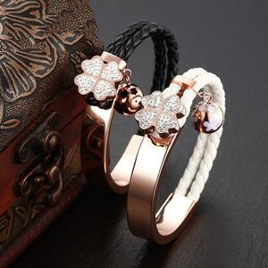 Pulsera de Moda OEM para Mujer, Hecha a Mano, de Acero Inoxidable, con Trébol de Cuatro Hojas y Circonita, Brazalete de Cuero Fino - Product Image 5