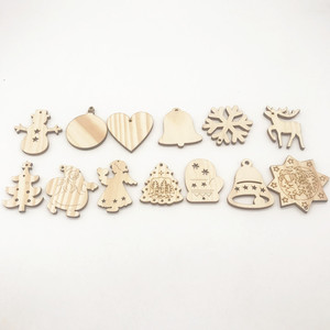 Kundenspezifischer Weihnachtsbaumanhänger aus Kiefernholz mit Laserschnitt - Product Image 4