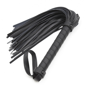 Frusta in Pelle Economica per Giochi Erotici, Accessorio SM con Nappine per Bondage e Punizioni, Disponibile Online - Product Image 1