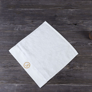 Serviette <span class=keywords><strong>de</strong></span> <span class=keywords><strong>toilette</strong></span> 100% <span class=keywords><strong>coton</strong></span> avec logo brodé - Product Image 2