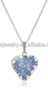 Collar con Colgante de Corazón de Plata de Ley con Flor de Nomeolvides Azul Seca y Prensada Real - Product Image 2
