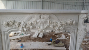 Cornice per Caminetto in Marmo Italiano per Decorazione di Castelli e Palazzi - Product Image 6