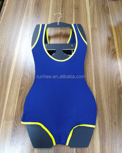 Cintre en carton recyclé de haute qualité à <span class=keywords><strong>prix</strong></span> avantageux pour maillots de bain, combinaisons de <span class=keywords><strong>plongée</strong></span> - Product Image 1