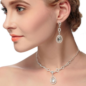 Classique Cristal De Mariée Parures Choker Collier Boucles D'oreilles Ensembles De Mariage Bijoux En Argent pour Femmes - Product Image 1