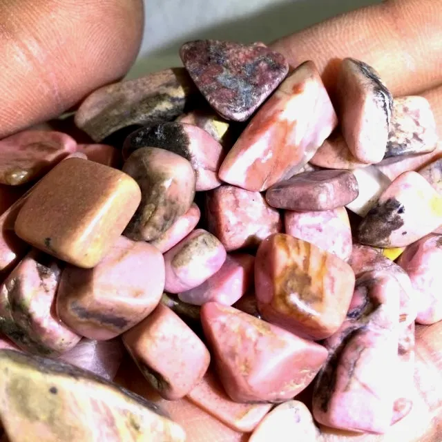 Grosir Batu Mineral Batu Merah Muda Tumblonite Kerikil Alam Kualitas Tinggi untuk Dekorasi Rumah