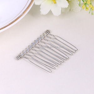Peine <span class=keywords><strong>de</strong></span> pelo <span class=keywords><strong>de</strong></span> metal trenzado con dientes <span class=keywords><strong>de</strong></span> materiales mixtos y metálicos <span class=keywords><strong>de</strong></span> color dorado, plateado y negro personalizado gratis - Product Image 3