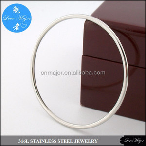 Classico braccialetto <span class=keywords><strong>rigido</strong></span> in acciaio inossidabile di gioielli di moda con diametro di 66 mm - Product Image 2
