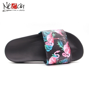 Sandales avec impression par sublimation, logo personnalisé, <span class=keywords><strong>chaussures</strong></span> noires en PU pour femmes, glissières de flamand rose, - Product Image 5