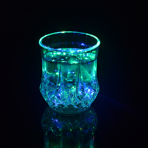 Liquide Activé Multicolore Flash Light Up Led Ananas Vin Tasses Pour Bar Night Club Parti Boire - Product Image 6