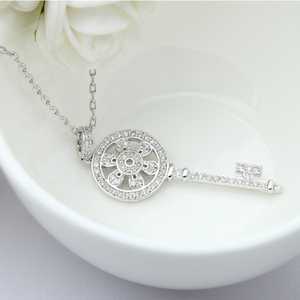 LUOTEEMI nueva venta al por mayor de moda de alta calidad encanto mujeres rodio blanco Zirconia cúbica de oro Vintage llave collar - Product Image 4