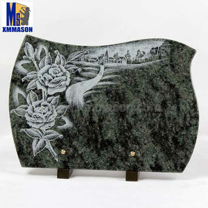 Plaque funèbre en granit Large motif de fleurs détails très précis - Product Image 1