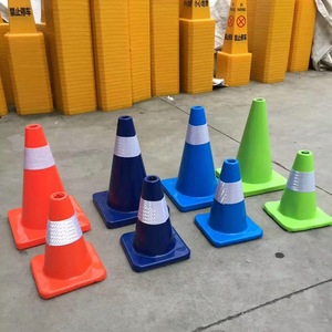 Hiçbir MOQ floresan sarı yeşil esnek <span class=keywords><strong>PVC</strong></span> trafik trafik konisi, güvenlik konisi, trafik konileri 700mm