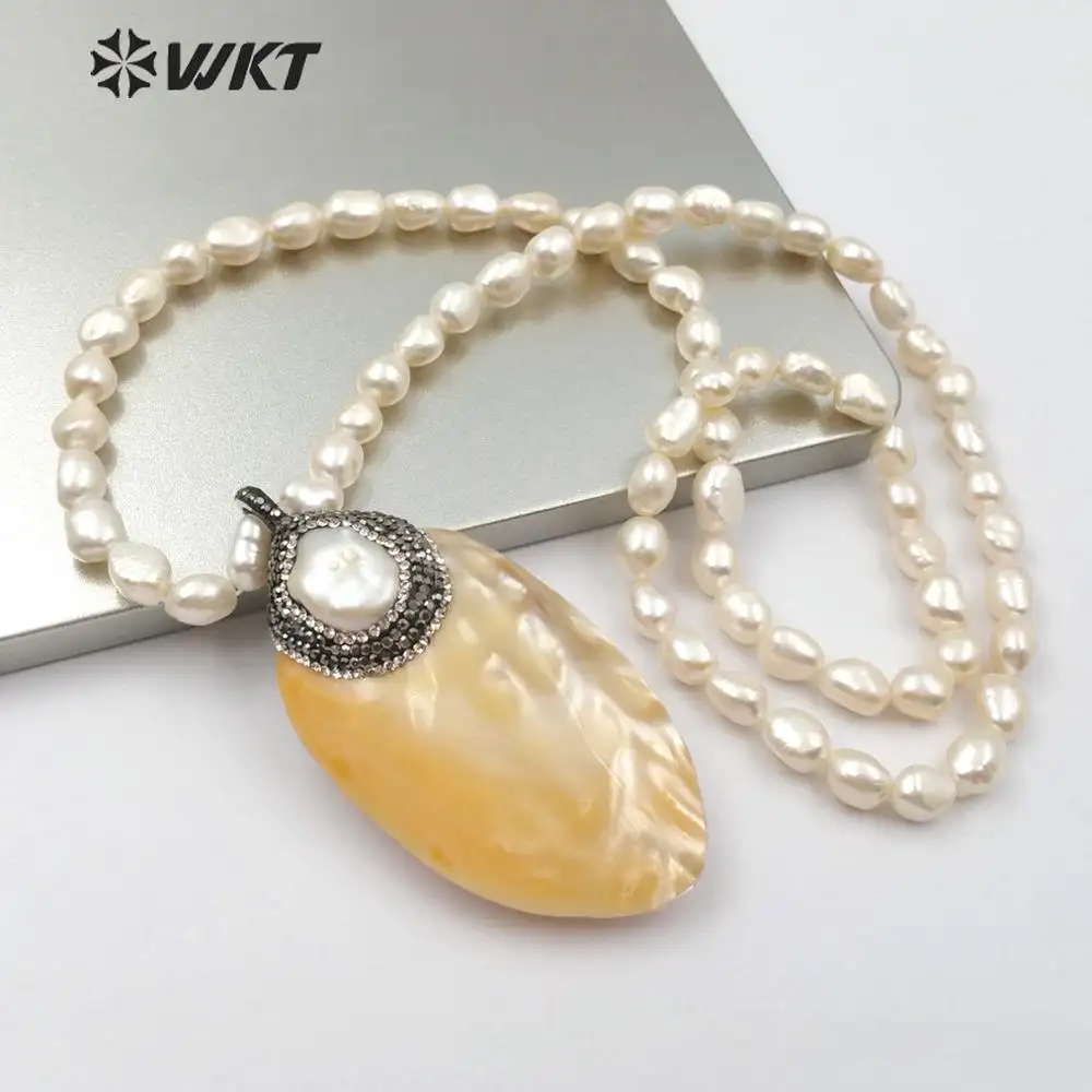 WT-JN088 perla Natural de agua dulce y collar de concha de mar colgante con encanto de la perla 28 pulgadas collar de perlas para joyería de las mujeres