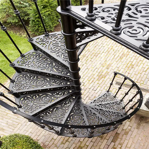 Diseño de escalera de espiral de hierro forjado para exteriores