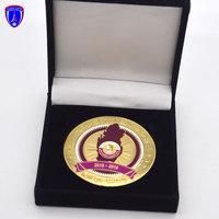 Día nacional de regalo moneda recuerdo buen precio chapado en oro monedas de metal para Qatar gobierno con caja de terciopelo negro