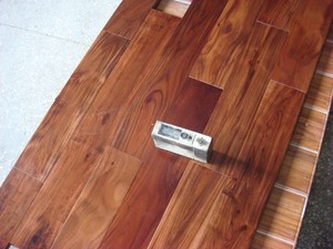 Suelo de madera de Color Natural de <span class=keywords><strong>Acacia</strong></span>, diseño gráfico sólido, sistema de clic de ranura y lengüeta flotante para Hotel de interior dorado tradicional - Product Image 5