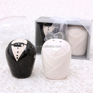 Secoueurs de sel et de poivre, cadeau de mariage pour la mariée et le marié - Product Image 6
