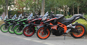 Moto da 250cc a Buon Prezzo Modello PULSAR (LION) <span class=keywords><strong>BAJAJ</strong></span> Chopper Moto da Corsa Euro 5 - Product Image 4