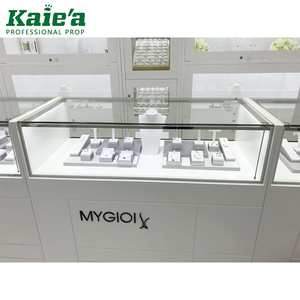 Furnitur Toko Pajangan Perhiasan Kaca Dekorasi Desain Kustom