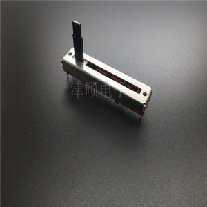 SC302N unique droit coulissant potentiomètre mélangeur fader égaliseur est 4.5 cm de long avec point médian - Product Image 2