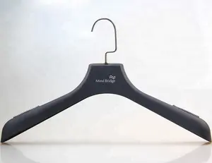 Black Rubber Coated Plastic Coat Hanger Jacket Hanger For Men Clothes