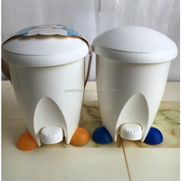 Poubelle portable miniature en plastique, mignonne et créative, avec couvercle et pédale, pour la maison, quatre couleurs.