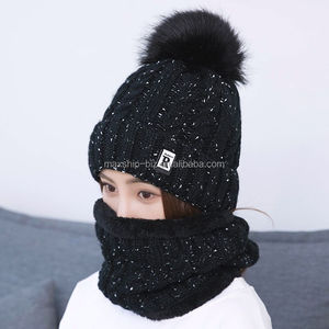 Topi dan Syal Wanita, Set Dua Potong Topi dan Syal Musim Dingin dengan Pompom - Product Image 4