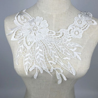 Fantaisie soluble dans l'eau de conception à la mode au crochet populaire femmes dentelle collier D329