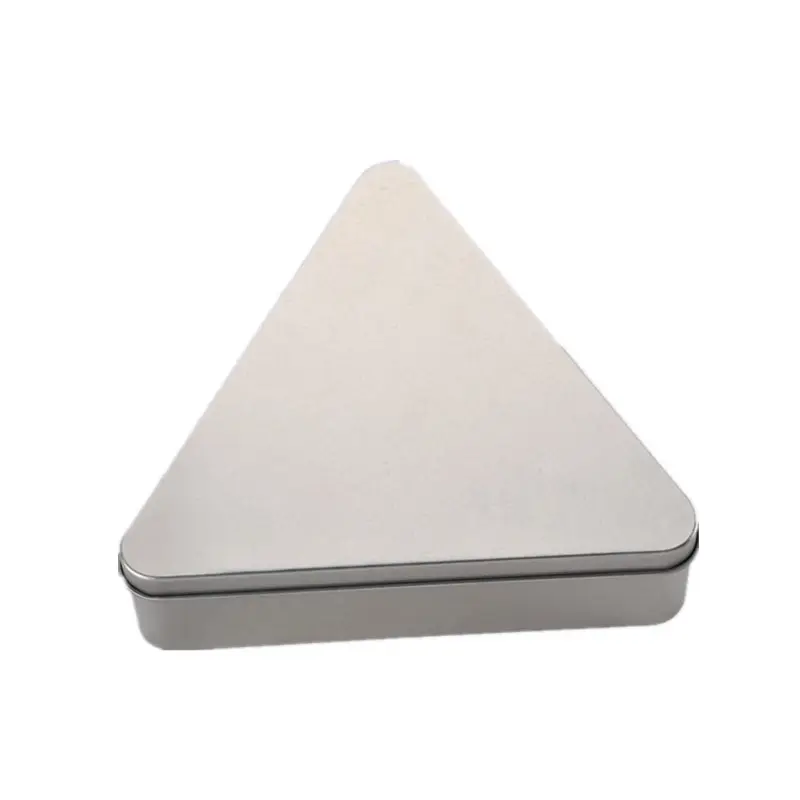 Con impresión personalizada Triángulo Caja de lata Precio de fábrica creativo Cuidado personal Vela Embalaje de regalo Lata de plata Lata triangular