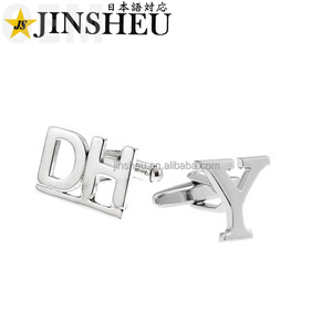 กระดุมข้อมือแบบกำหนดเอง ตัวอักษรชุบเงิน ตัวอักษรย่อสองตัว - Product Image 3