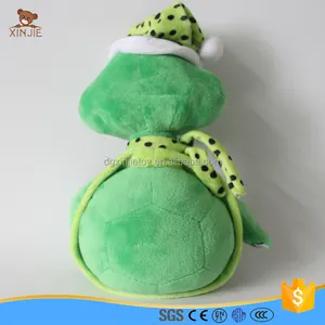 Boneca de mascote de tartaruga de pelúcia, com chapéu e lenço
