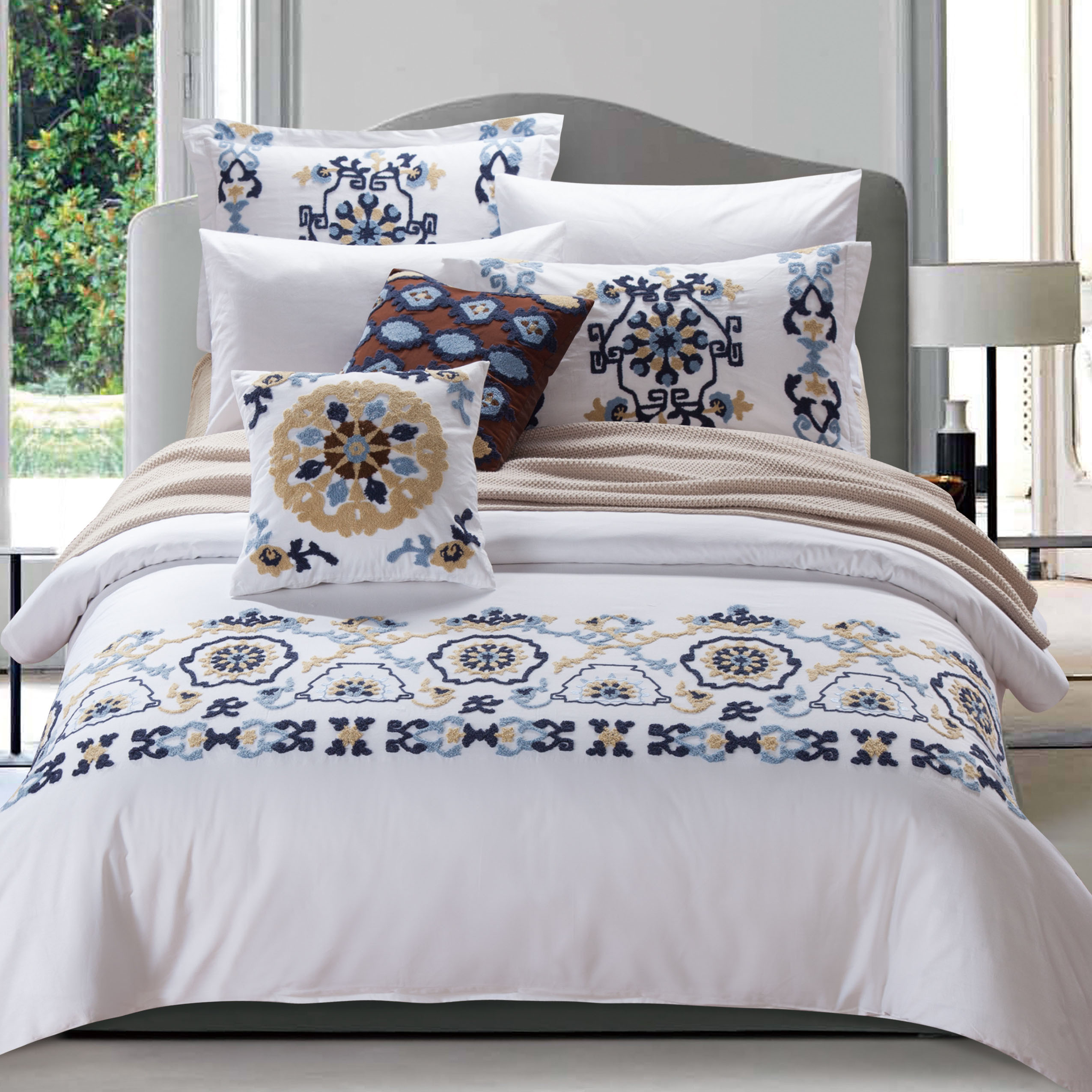 KOSMOS dubai bordado de lujo de ropa de cama 90gsm de microfibra al por mayor precio cama edredón conjunto
