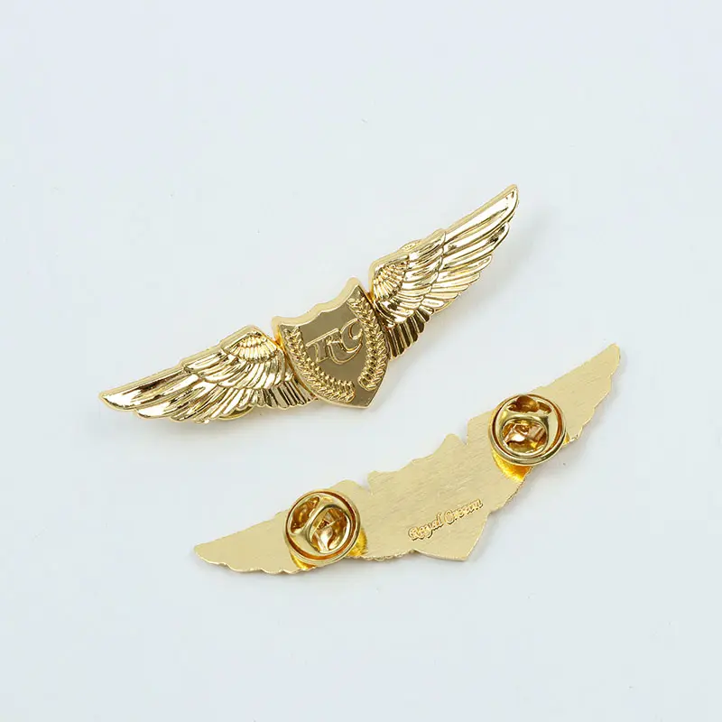 Pin de alas de piloto de línea aérea, insignia de alta calidad, decoración de oro y Metal personalizada, recuerdo de fundición a presión + insignia de chapado en oro y emblema