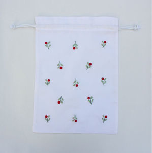 Çiçekler işlemeli İpli çamaşır çanta, kişiselleştirilmiş monogrammed iç çamaşırı çantası - Product Image 2