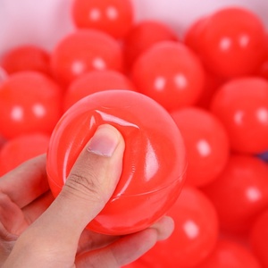 Großhandel 5,5 cm 6cm 7cm 8cm dunkelrote Plastik kugel gruben bälle für Kinder