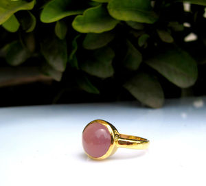 Bague en argent sterling 925 avec pierre précieuse en calcédoine rose, or vermeil, fabrication artisanale - Product Image 1