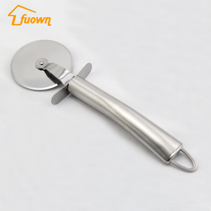 Usine En Gros <span class=keywords><strong>Pizza</strong></span> Outils <span class=keywords><strong>Tour</strong></span> De Roue <span class=keywords><strong>Pizza</strong></span> Cutter Avec Poignée En Acier Inoxydable - Product Image 1