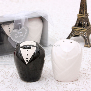 Secoueurs de sel et de poivre, cadeau de mariage pour la mariée et le marié - Product Image 5