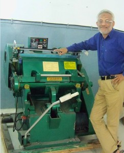 alta eficiencia caja de cartón que hace precios de las máquinas / papel corrugado tablero hendido y corte de la máquina - Product Image 4